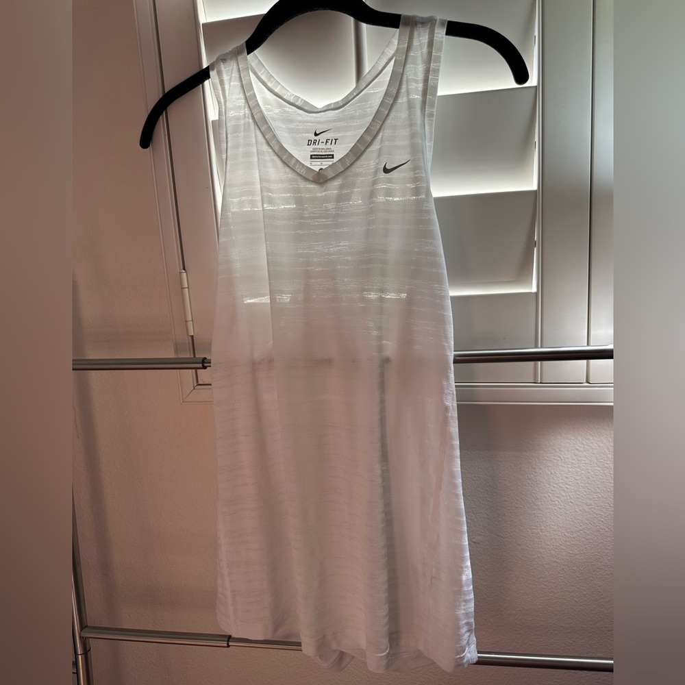 White Nike tank Dri Fit Collection - Picture 4 of 9